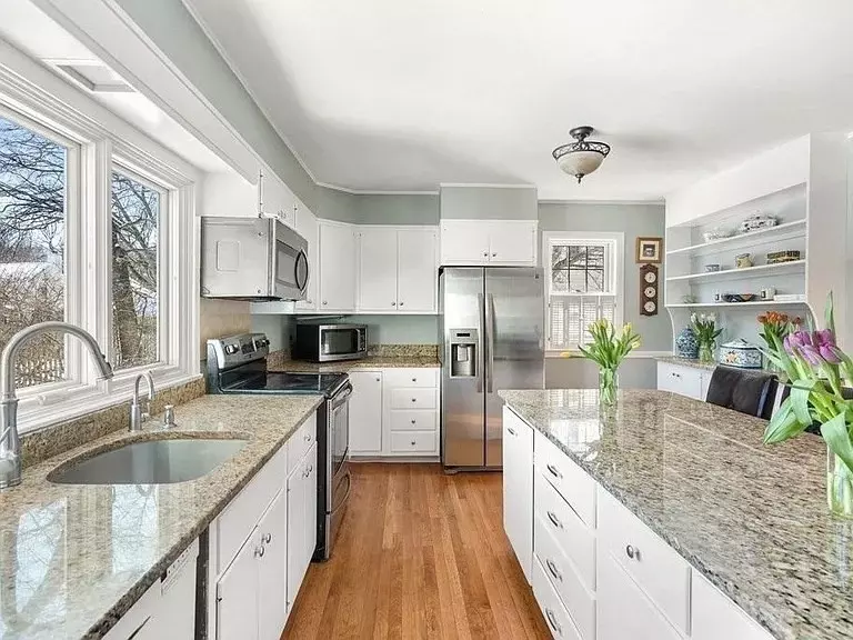 Wellesley, MA 02482,407 Weston Road #407