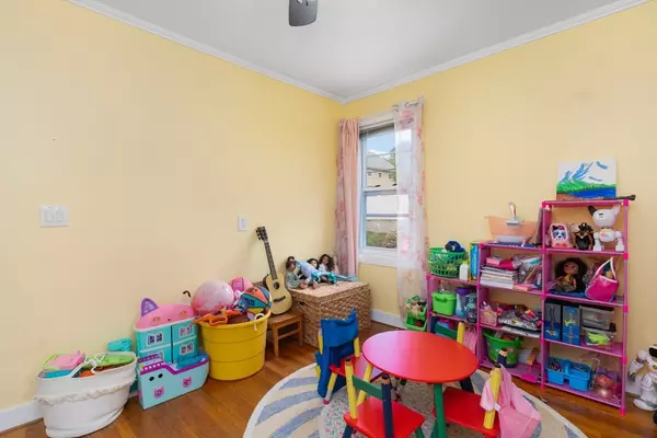 Fall River, MA 02720,376 N Underwood St.