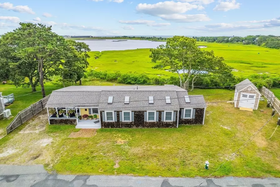 16 Gulls Cove Rd, Yarmouth, MA 02673