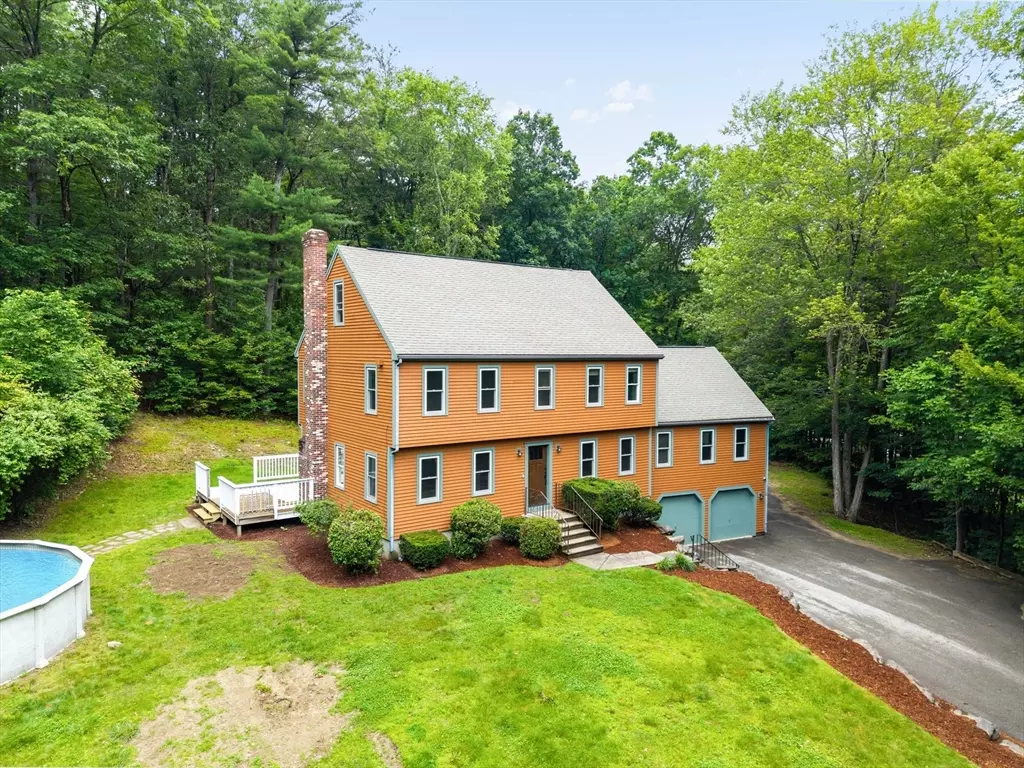 Sterling, MA 01564,7 Evergreen Cir