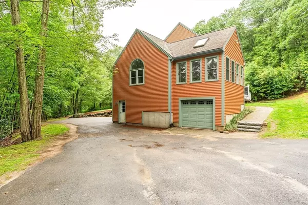 Sterling, MA 01564,7 Evergreen Cir