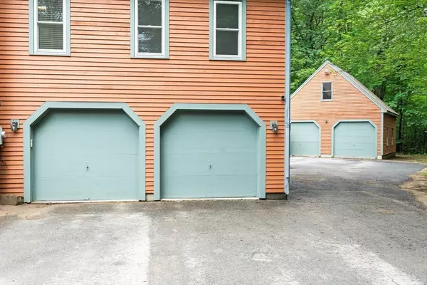 Sterling, MA 01564,7 Evergreen Cir
