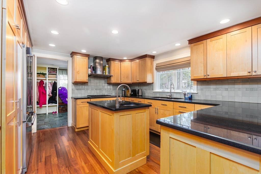 Newton, MA 02462,17 Deforest Rd