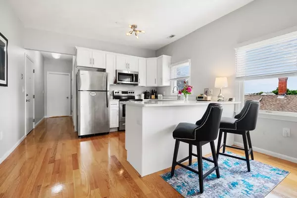 Nahant, MA 01908,162 Willow Rd #11