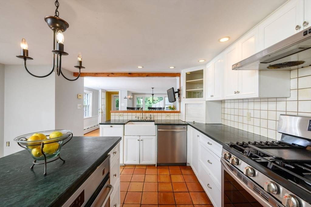 Hingham, MA 02043,651 Main St