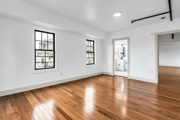 Methuen, MA 01844,2 Charles Street #302