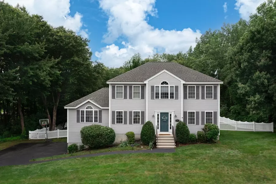 100 Overlook Ter, Dracut, MA 01826
