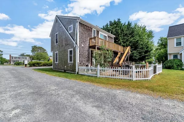 Dennis, MA 02670,111 School St #6