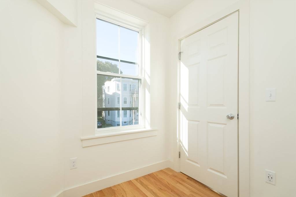 Boston, MA 02125,152 Pleasant Street