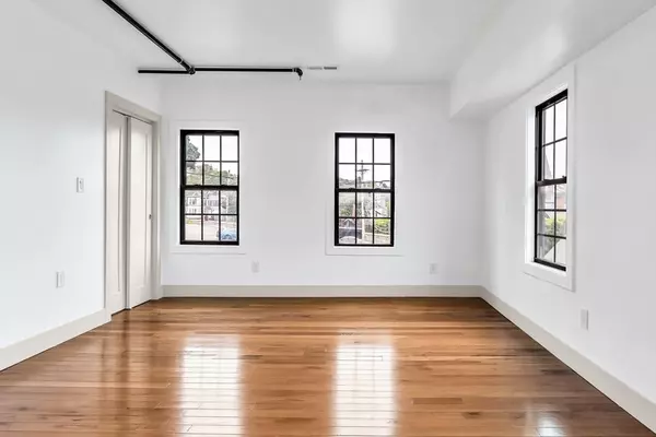 Methuen, MA 01844,2 Charles Street #301