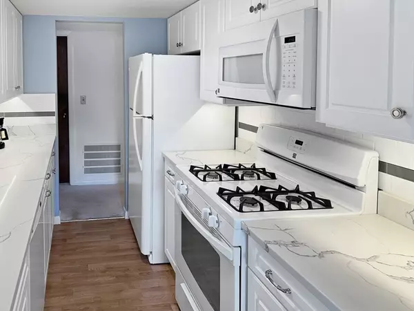 Stoughton, MA 02072,25 Jessica Dr #F