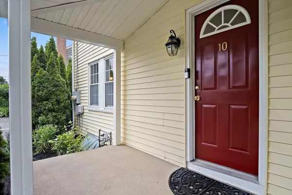 Bedford, MA 01730,10 Carlisle Rd #10