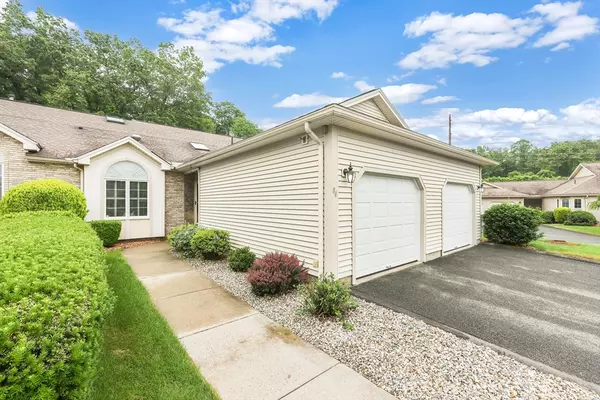South Hadley, MA 01075,84 Pine Grove Dr #84