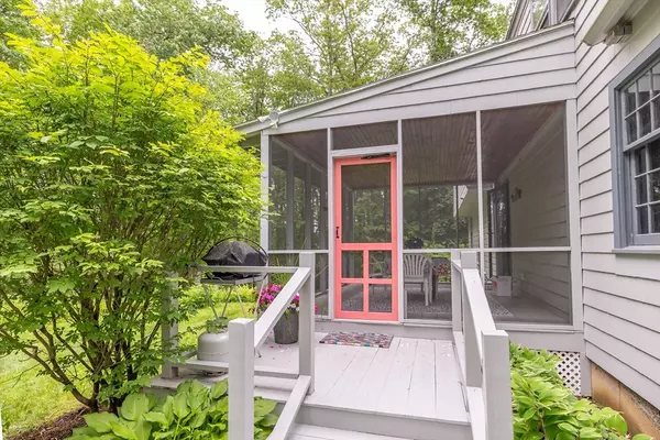 Chelmsford, MA 01824,9 Horseshoe Rd