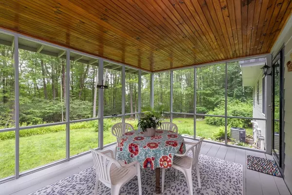 Chelmsford, MA 01824,9 Horseshoe Rd