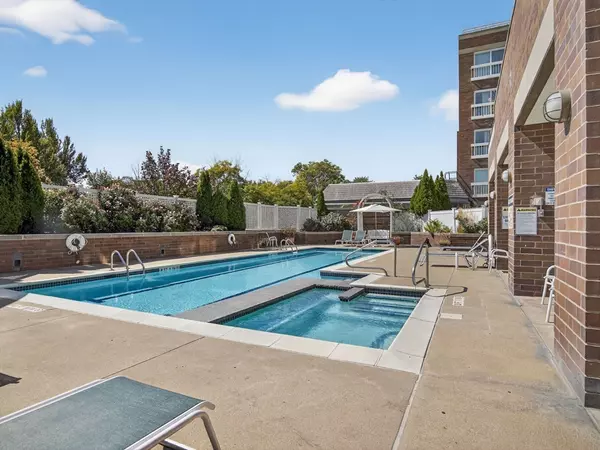 Cambridge, MA 02139,950 Massachusetts Ave. #106