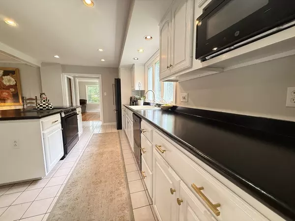 North Andover, MA 01845,124 Hillside Rd