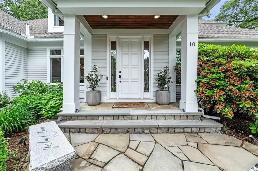 10 Hawk Hill Lane, Ipswich, MA 01938