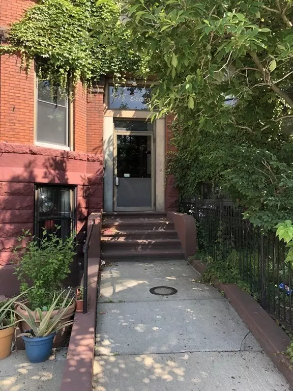 Boston, MA 02215,918 Beacon Street #2