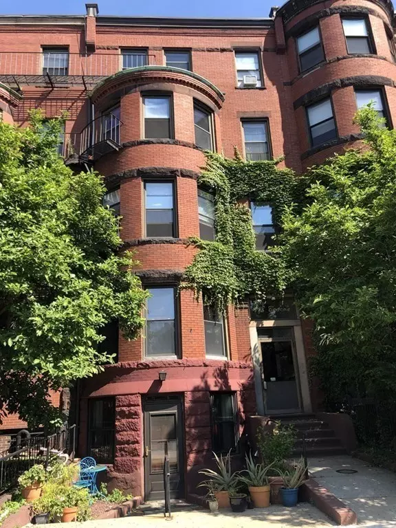 Boston, MA 02215,918 Beacon Street #2