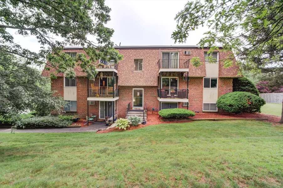 100 Pemberton St #11, Dracut, MA 01826