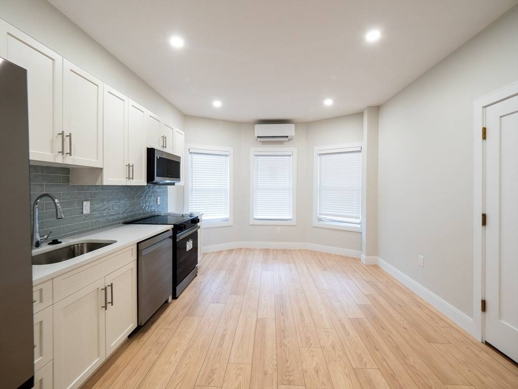 Brookline, MA 02446,20 Winslow Road #1