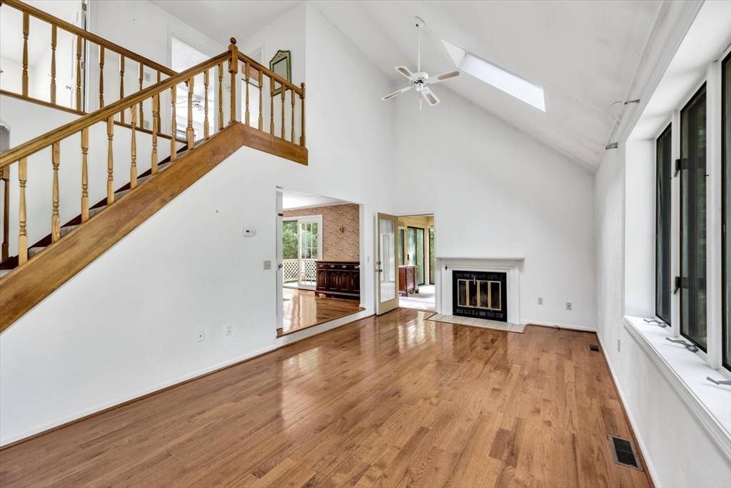 Mashpee, MA 02649,9 North Way