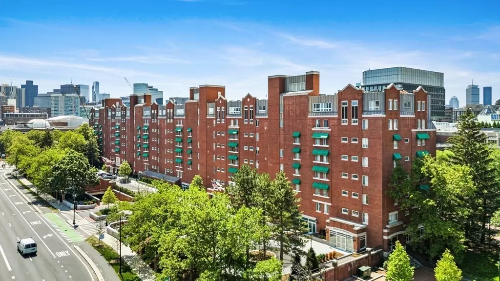Cambridge, MA 02141,4 Canal Park #311