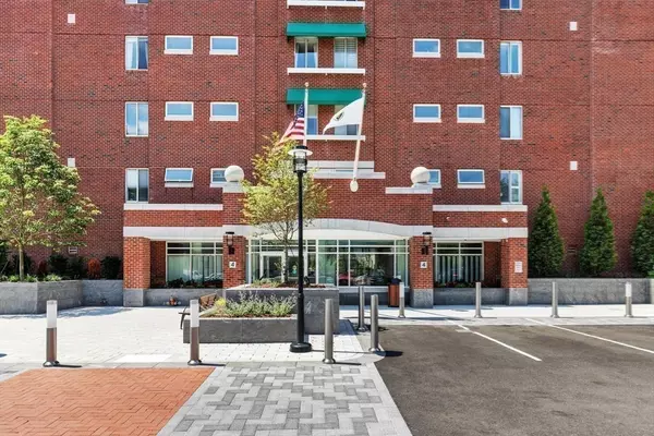 Cambridge, MA 02141,4 Canal Park #311