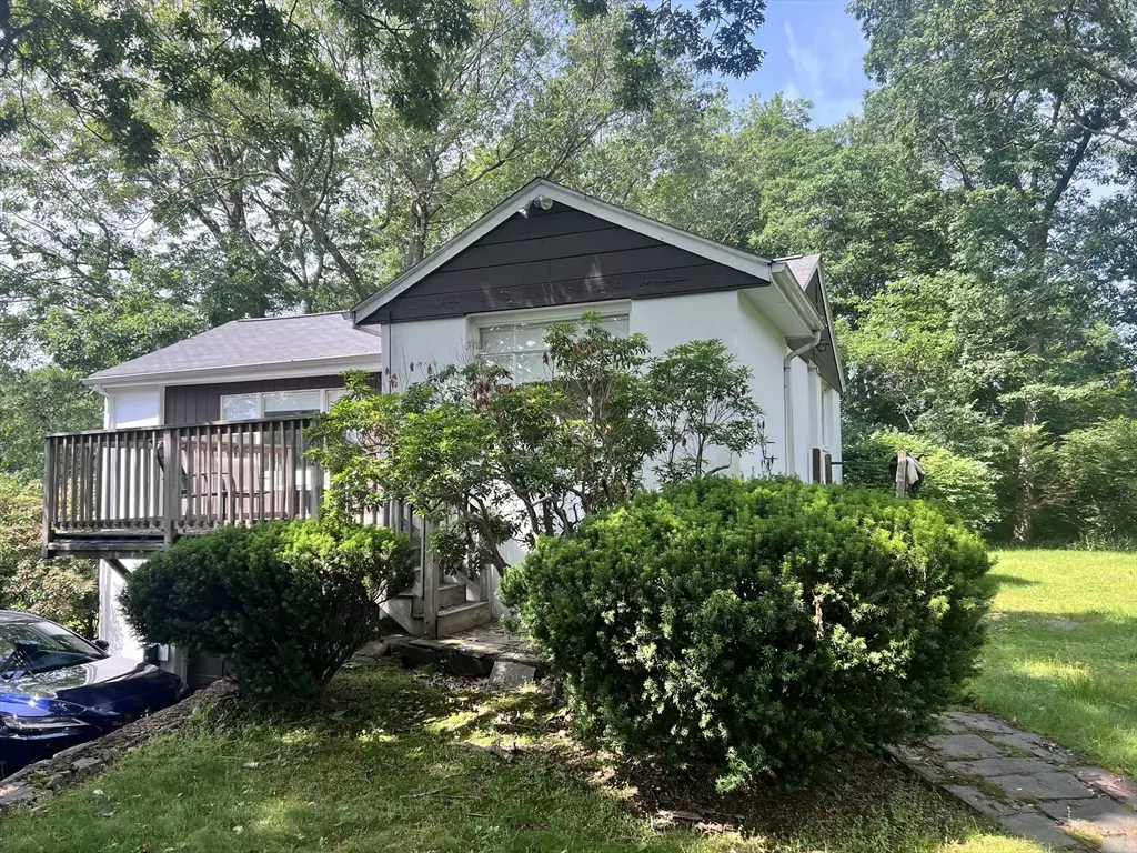 Wellesley, MA 02481,22 Kimlo Rd