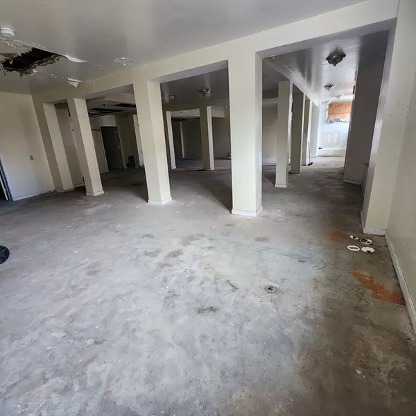 Fall River, MA 02724,233 East Main