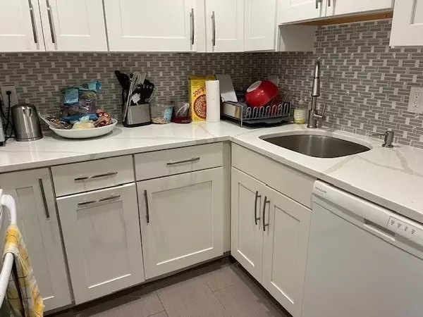 Brookline, MA 02446,51 John St #201