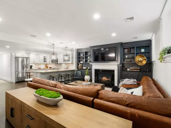 Brookline, MA 02446,115 Sewall Ave #1