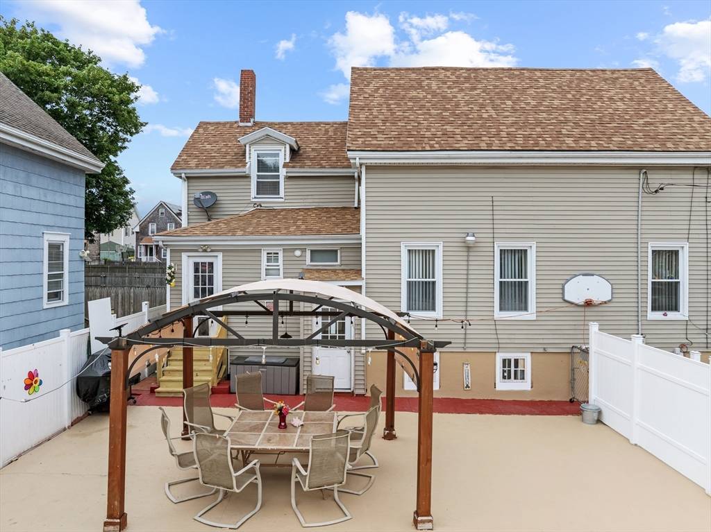 New Bedford, MA 02740,39 Crapo St