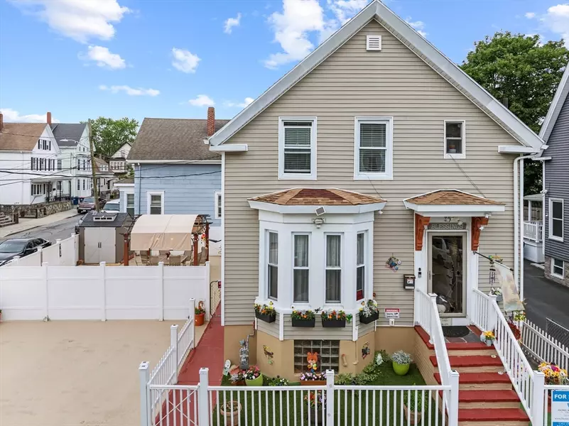 39 Crapo St, New Bedford, MA 02740