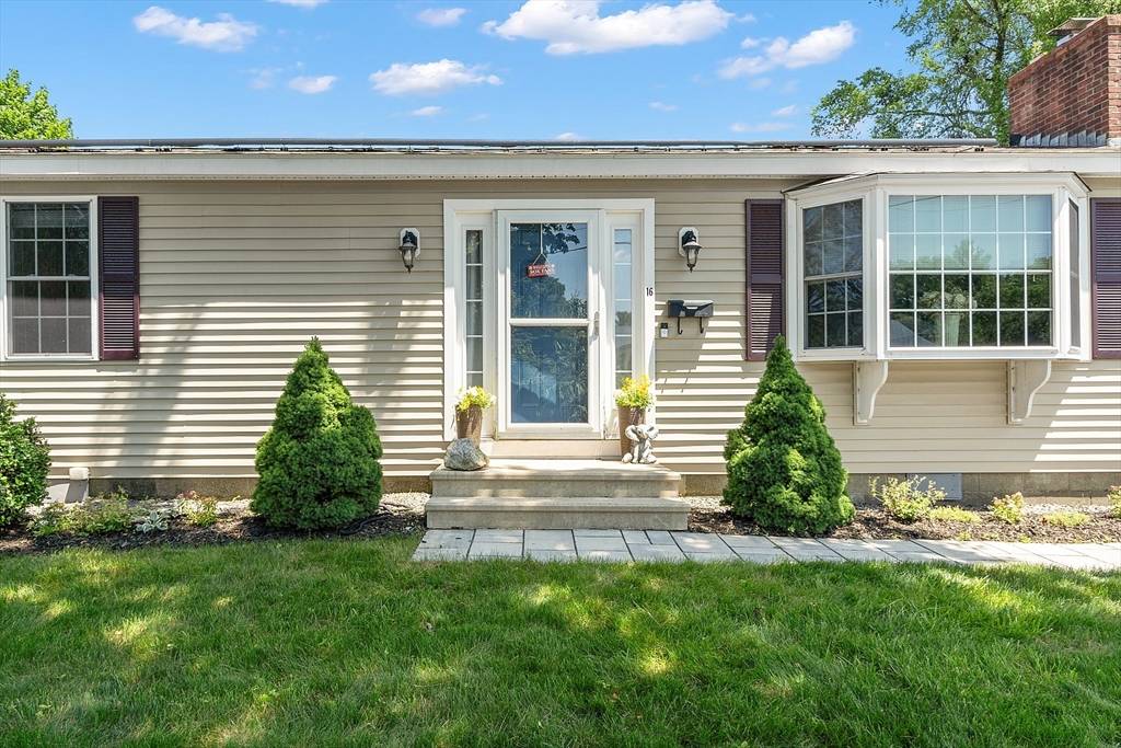 16 Grosvenor St, Ayer, MA 01432