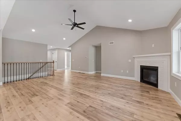 Easthampton, MA 01027,6 Nicols Way #6