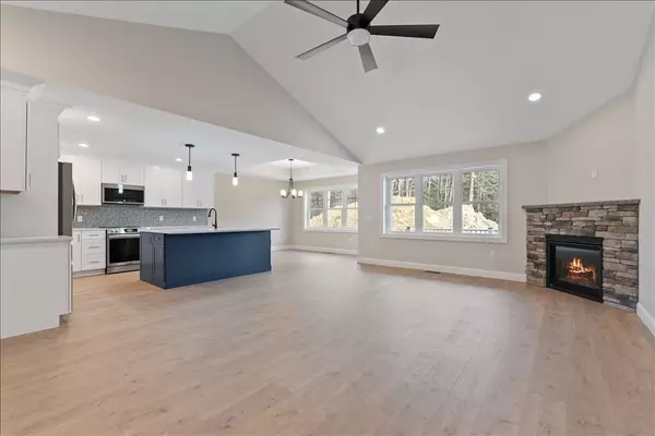 Easthampton, MA 01027,19 Nicols Way #19