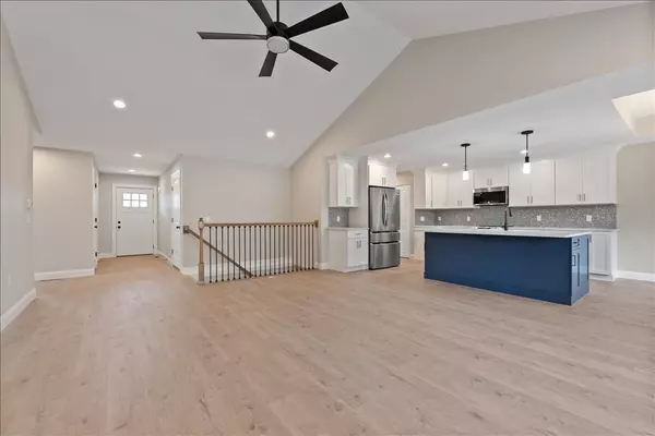 Easthampton, MA 01027,19 Nicols Way #19