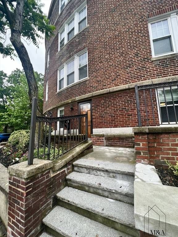 576 Washington St #7, Brookline, MA 02446