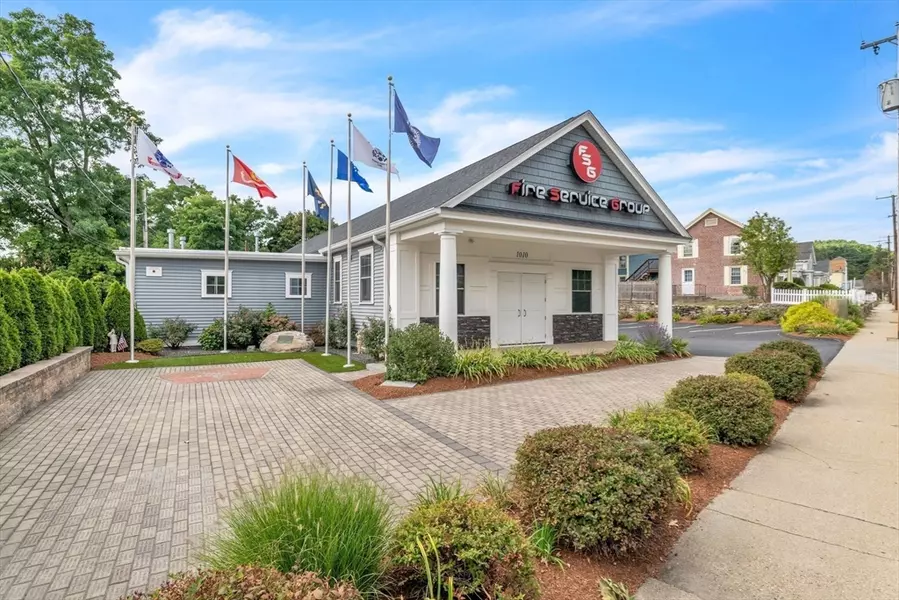 1010 Thorndike St, Palmer, MA 01069