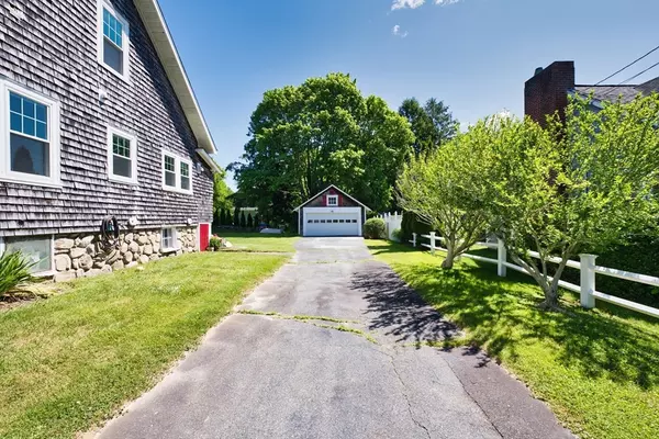 Dartmouth, MA 02748,15 North Pleasant