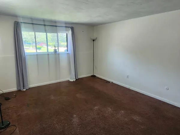 Rutland, MA 01543,176 Maple Avenue #2-1