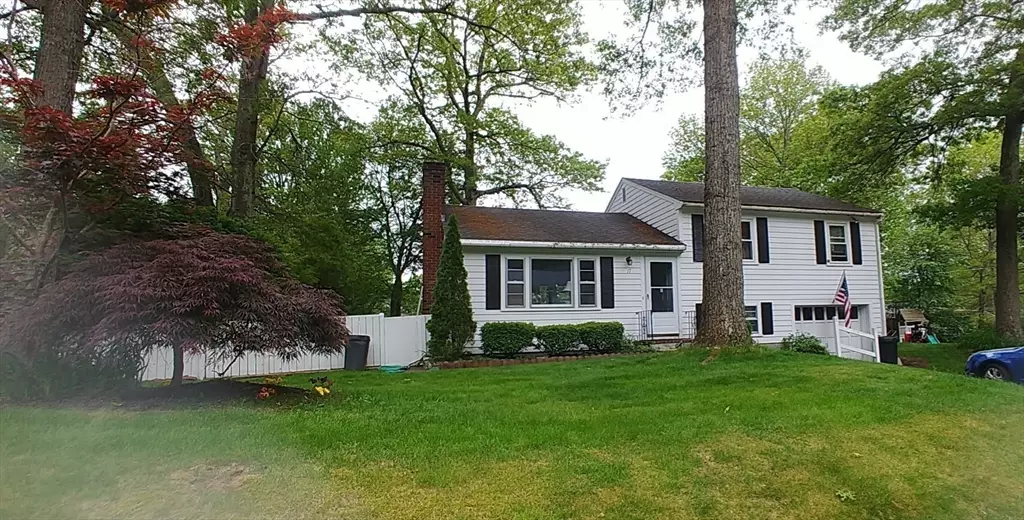 17 Pine Ridge Dr, Ayer, MA 01432