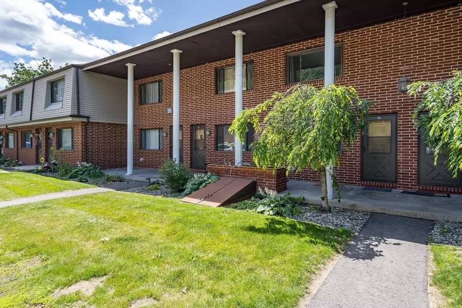 380 Farrwood #380, Haverhill, MA 01835