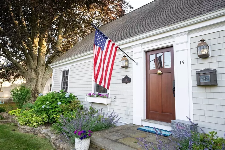 14 N Pleasant St, Dartmouth, MA 02748