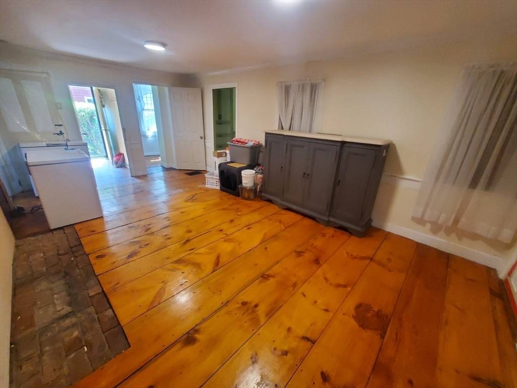 Halifax, MA 02338,592 Plymouth St #1