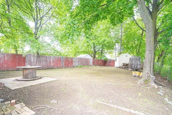 Dracut, MA 01826,73 Sladen St