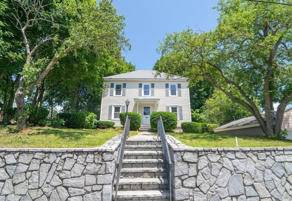 Dracut, MA 01826,73 Sladen St