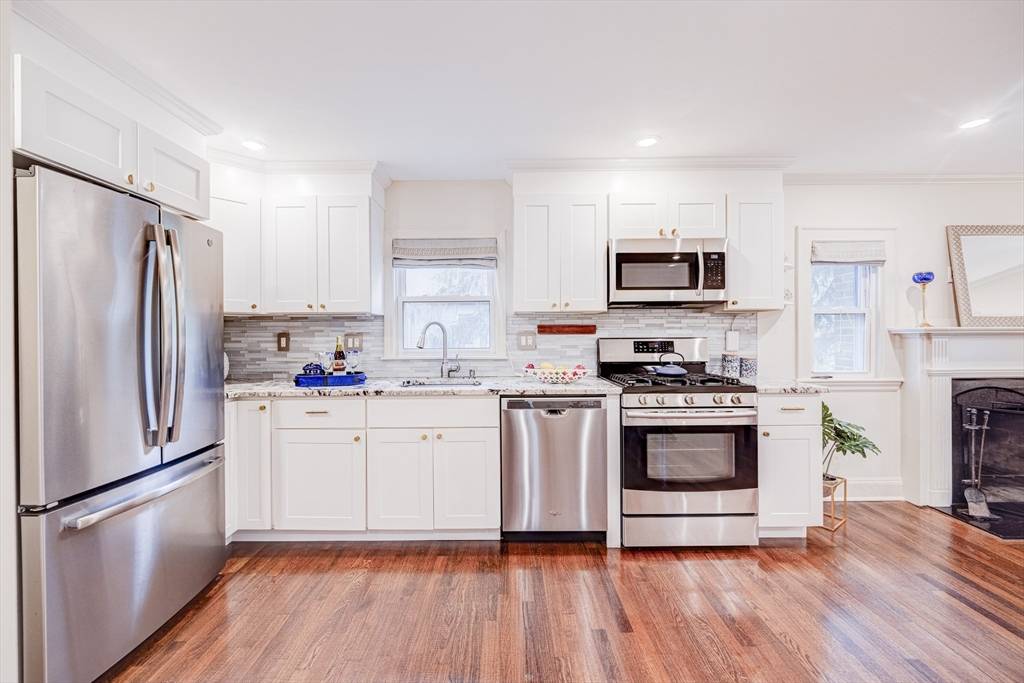 Newton, MA 02460,147 Lowell #147